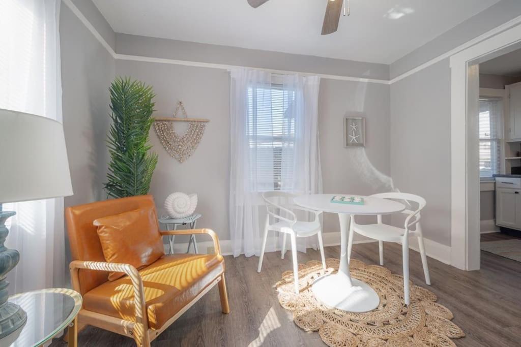 Serene Beachy Bungalow With Large Screened Porch! Tampa Zewnętrze zdjęcie