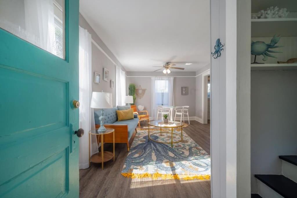 Serene Beachy Bungalow With Large Screened Porch! Tampa Zewnętrze zdjęcie