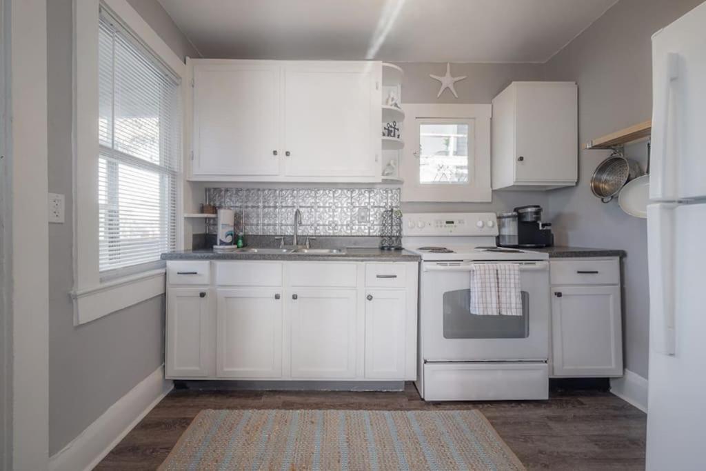 Serene Beachy Bungalow With Large Screened Porch! Tampa Zewnętrze zdjęcie