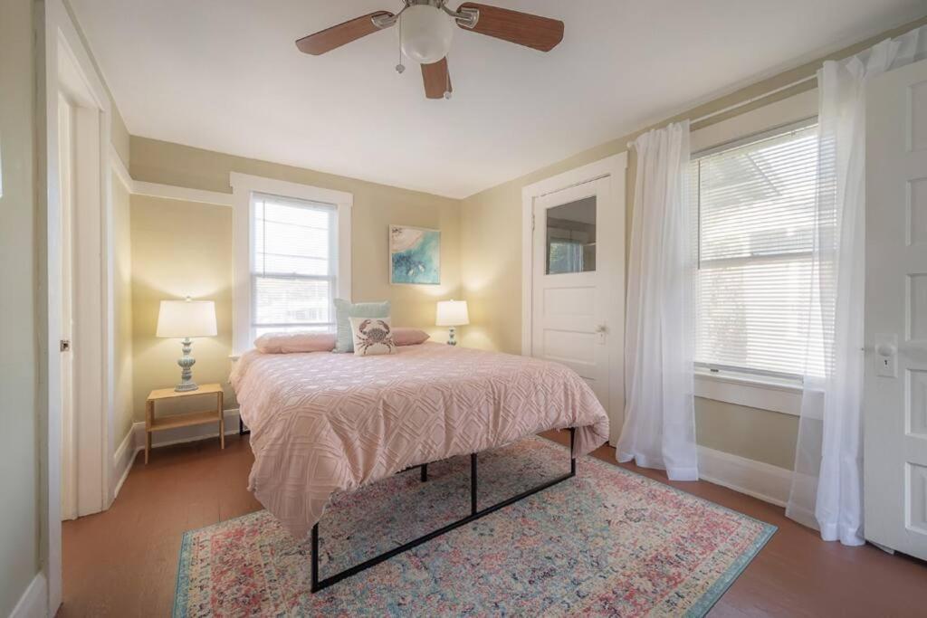 Serene Beachy Bungalow With Large Screened Porch! Tampa Zewnętrze zdjęcie