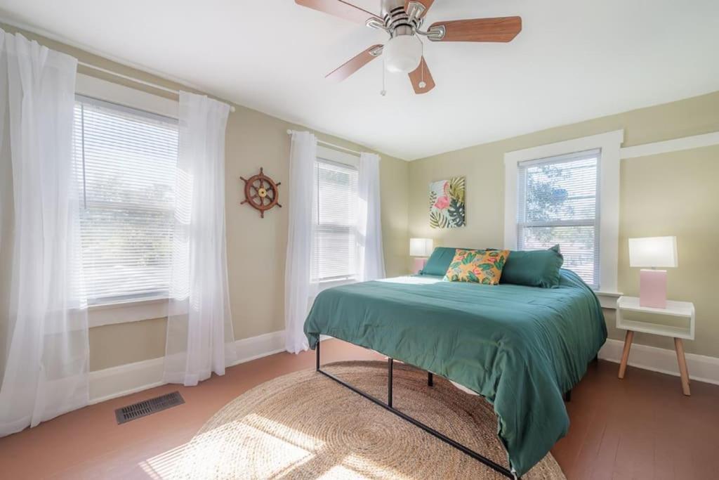 Serene Beachy Bungalow With Large Screened Porch! Tampa Zewnętrze zdjęcie